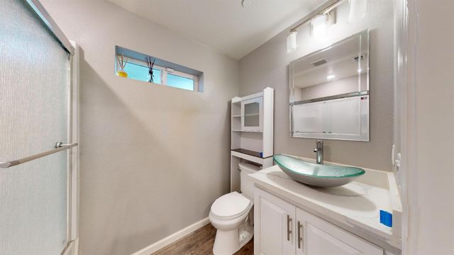 209 Crater Ave, Modesto, CA 95351