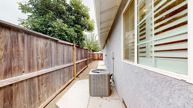 209 Crater Ave, Modesto, CA 95351