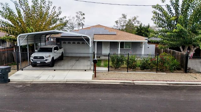 209 Crater Ave, Modesto, CA 95351