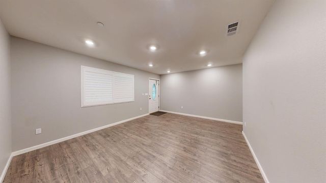 209 Crater Ave, Modesto, CA 95351