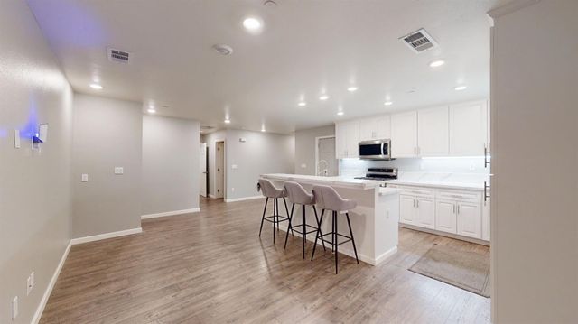 209 Crater Ave, Modesto, CA 95351