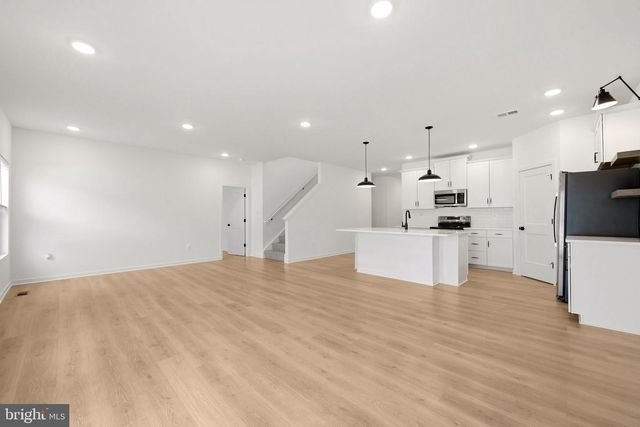 26 REFORMATION DR, Martinsburg, WV 25405