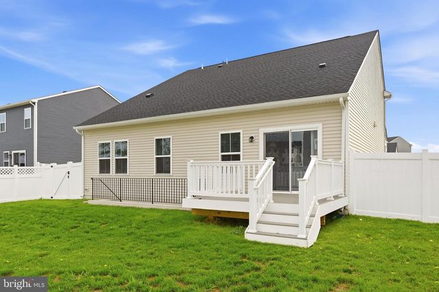 26 REFORMATION DR, Martinsburg, WV 25405
