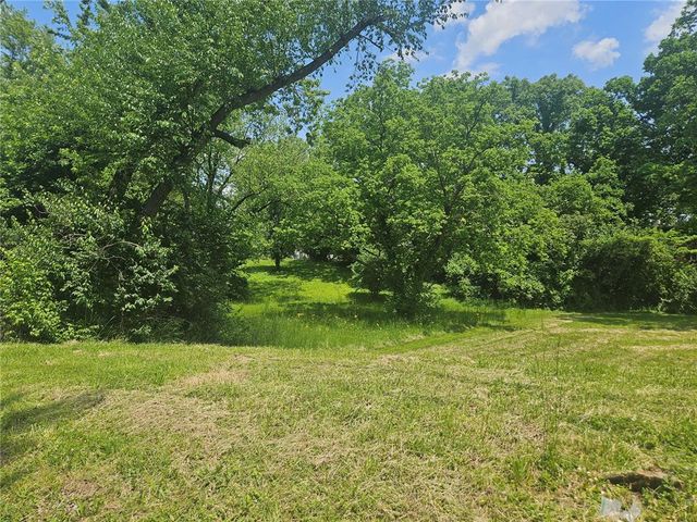 300 N Combs Avenue, Collinsville, IL 62234