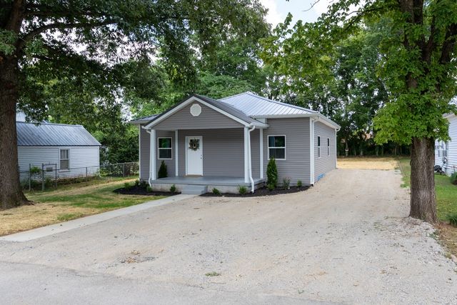 712 N Greenwood Ext, Lebanon, TN 37087