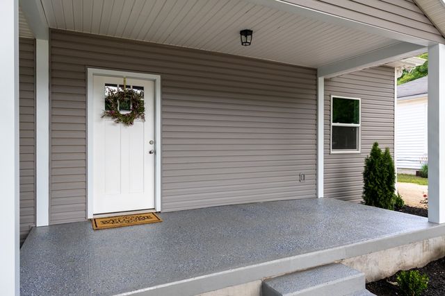 712 N Greenwood Ext, Lebanon, TN 37087