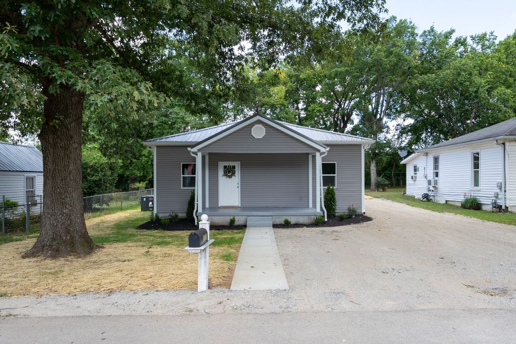 712 N Greenwood Ext, Lebanon, TN 37087