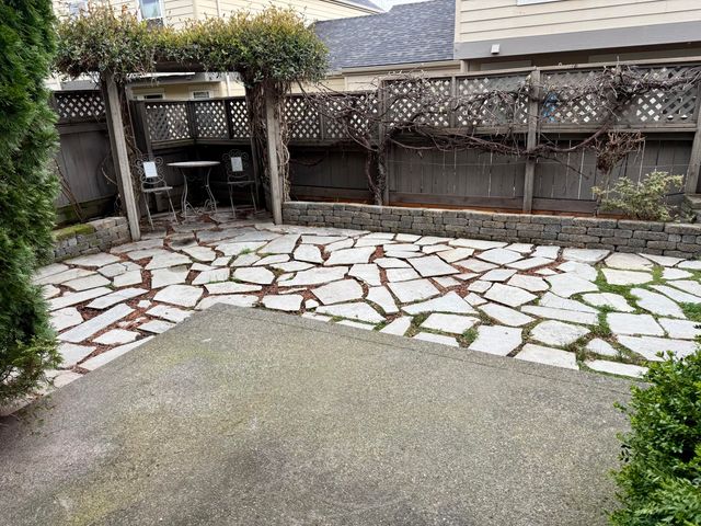 2221 Dollarhide Way, Ashland, OR 97520