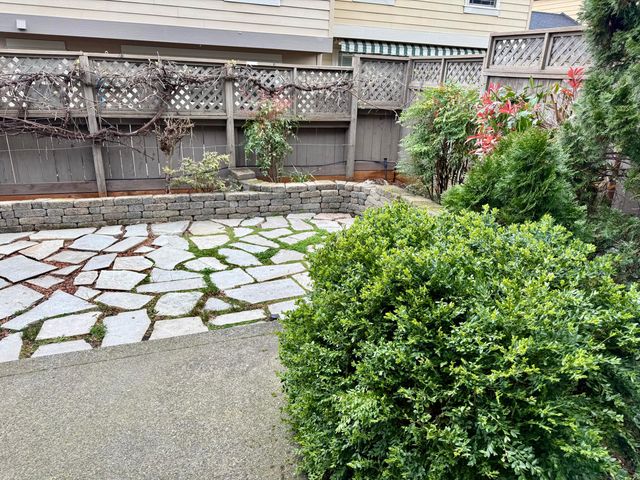 2221 Dollarhide Way, Ashland, OR 97520