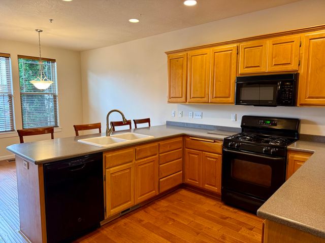 2221 Dollarhide Way, Ashland, OR 97520