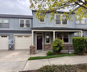 2221 Dollarhide Way, Ashland, OR 97520