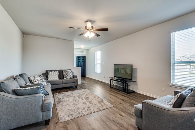 400 Livingston Drive, Desoto, TX 75115
