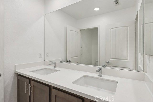 833 S Sumac Lane, Rialto, CA 92376