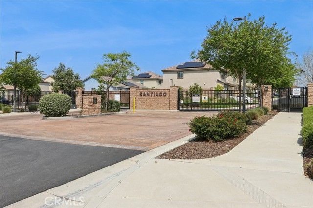 833 S Sumac Lane, Rialto, CA 92376