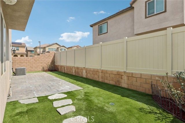 833 S Sumac Lane, Rialto, CA 92376