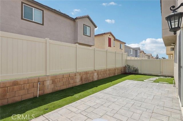 833 S Sumac Lane, Rialto, CA 92376