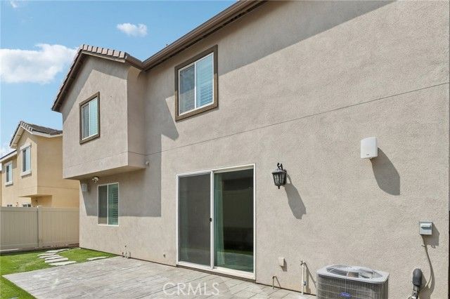 833 S Sumac Lane, Rialto, CA 92376