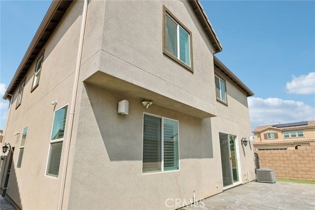 833 S Sumac Lane, Rialto, CA 92376