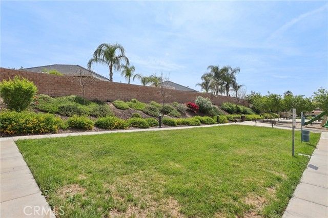 833 S Sumac Lane, Rialto, CA 92376
