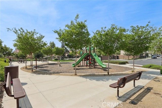 833 S Sumac Lane, Rialto, CA 92376