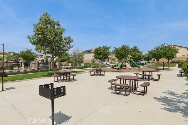 833 S Sumac Lane, Rialto, CA 92376