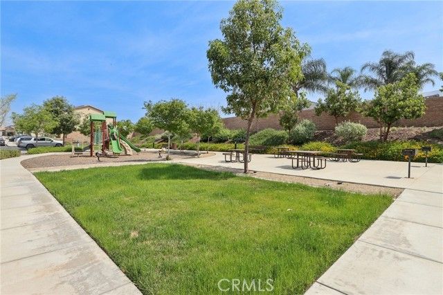 833 S Sumac Lane, Rialto, CA 92376