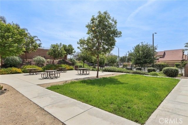 833 S Sumac Lane, Rialto, CA 92376