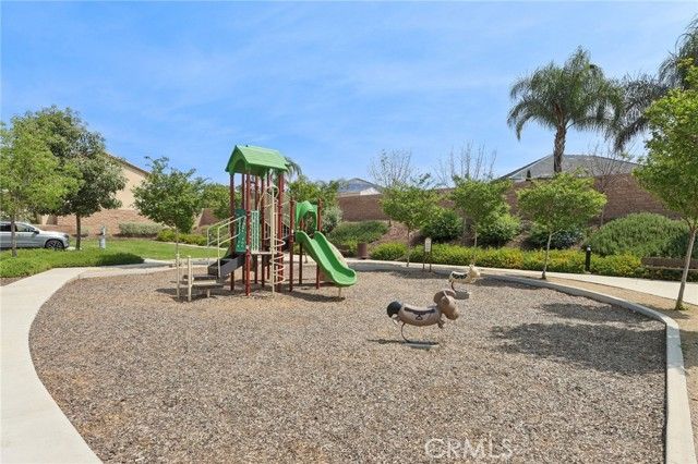 833 S Sumac Lane, Rialto, CA 92376