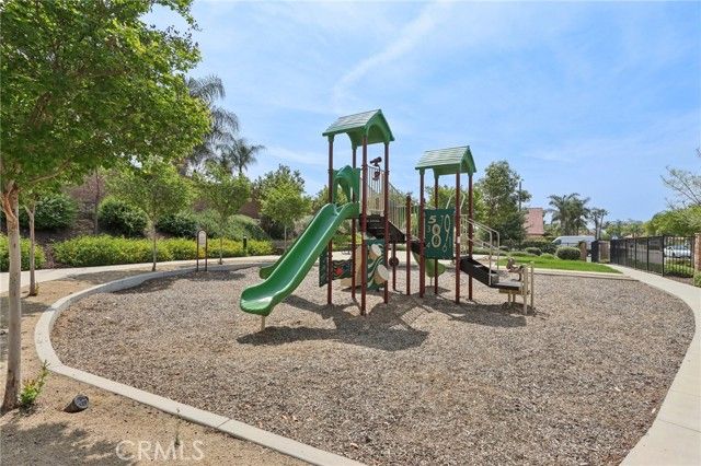 833 S Sumac Lane, Rialto, CA 92376