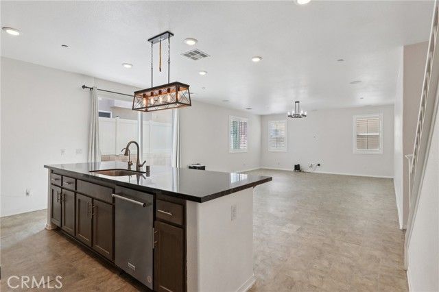 833 S Sumac Lane, Rialto, CA 92376