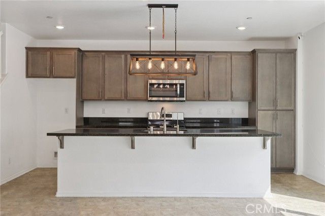 833 S Sumac Lane, Rialto, CA 92376