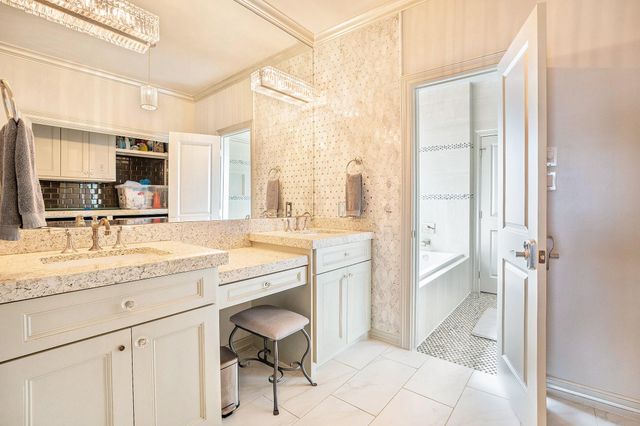 1171 Sailfish Street, Bayou Vista, TX 77563
