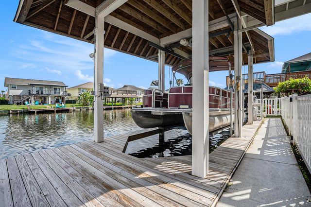 1171 Sailfish Street, Bayou Vista, TX 77563