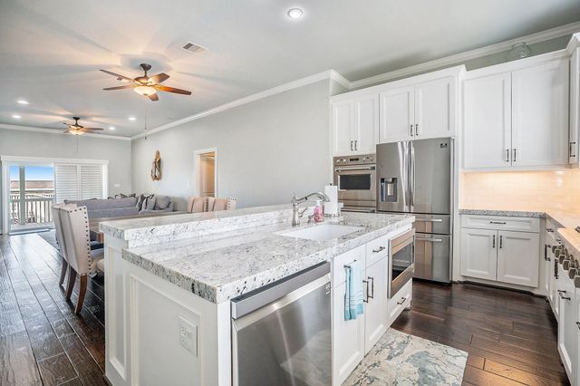 1171 Sailfish Street, Bayou Vista, TX 77563