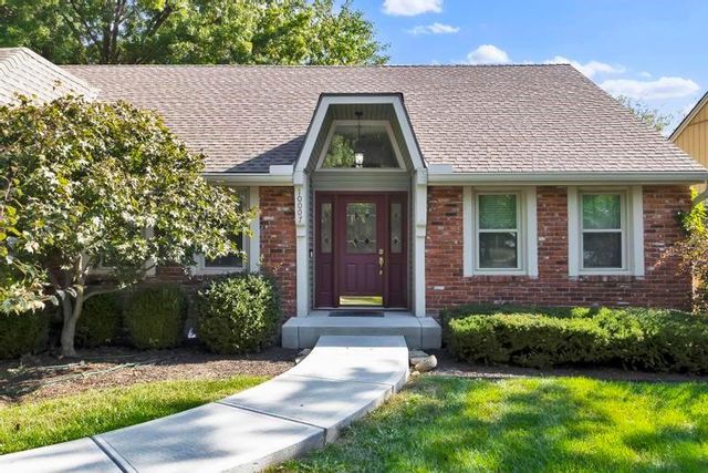 10007 MONROVIA Street, Lenexa, KS 66215