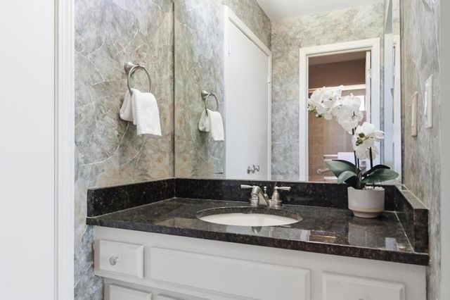 10007 MONROVIA Street, Lenexa, KS 66215