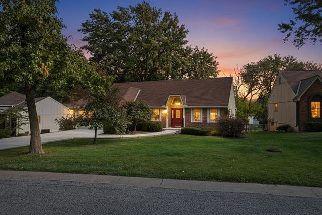 10007 MONROVIA Street, Lenexa, KS 66215