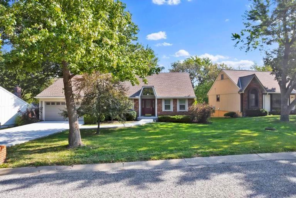 10007 MONROVIA Street, Lenexa, KS 66215