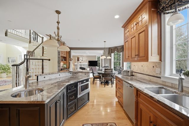 16 Falcon Heights, Wilbraham, MA 01095