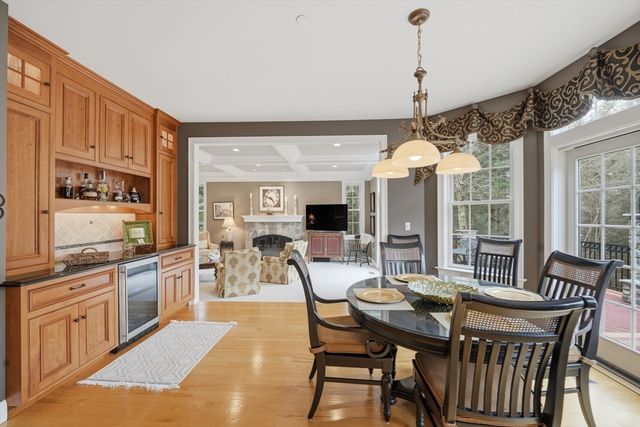 16 Falcon Heights, Wilbraham, MA 01095