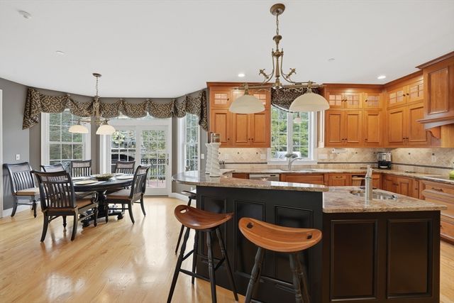 16 Falcon Heights, Wilbraham, MA 01095