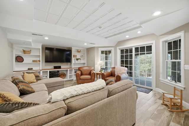 16 Falcon Heights, Wilbraham, MA 01095