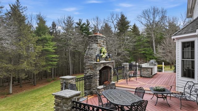 16 Falcon Heights, Wilbraham, MA 01095