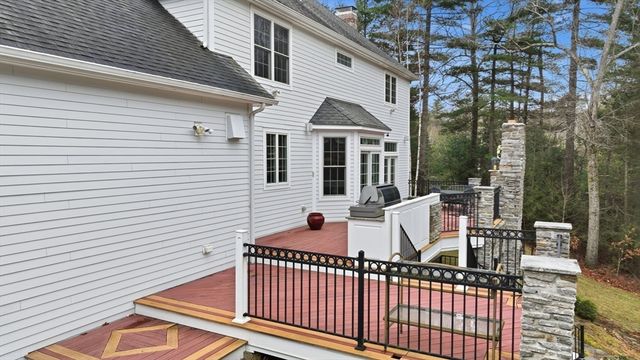 16 Falcon Heights, Wilbraham, MA 01095