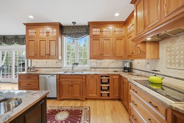 16 Falcon Heights, Wilbraham, MA 01095