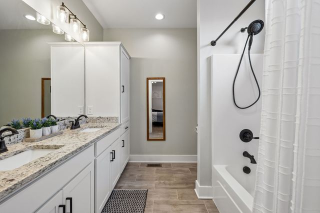 126 Julia Ann Ct, Springfield, TN 37172