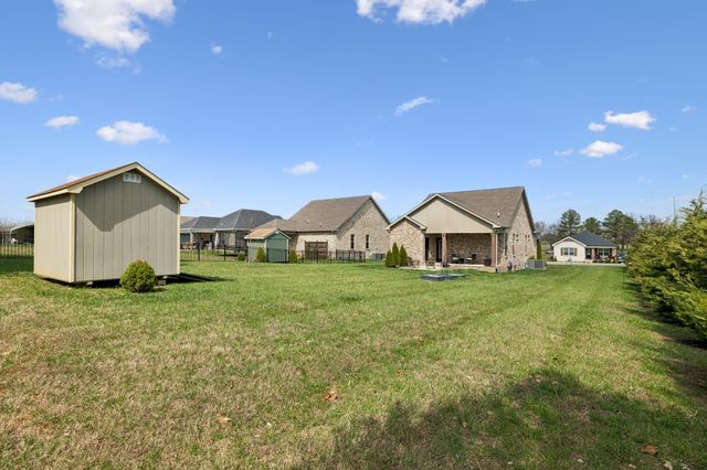 126 Julia Ann Ct, Springfield, TN 37172