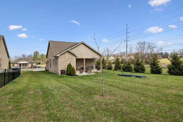 126 Julia Ann Ct, Springfield, TN 37172