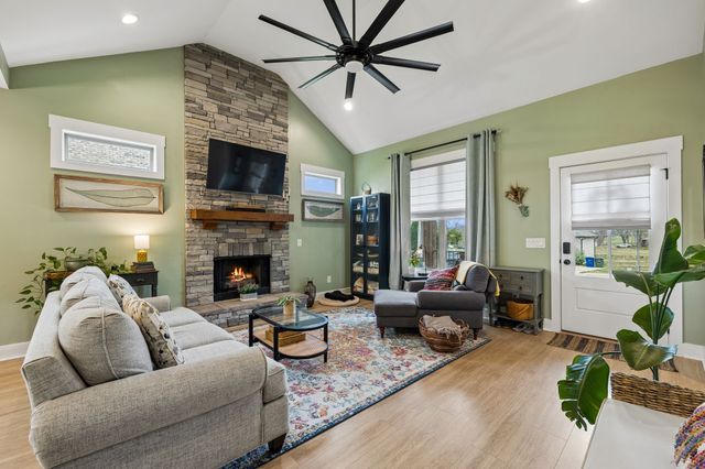 126 Julia Ann Ct, Springfield, TN 37172