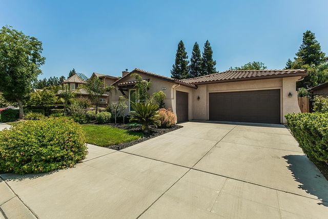 272 Omaha Avenue, Clovis, CA 93619